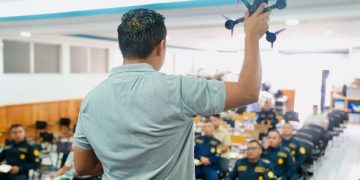 PNC brinda capacitación sobre el uso de drones./Foto: PNC.