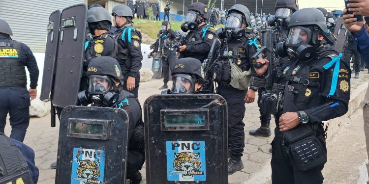 Fuerzas especiales de la PNC retoman el control del preventivo de la zona 18