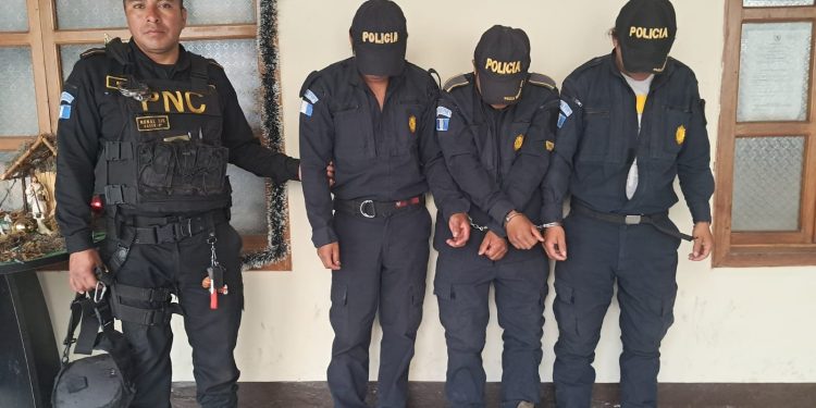 Capturan a tres personas que se hacían pasar por policías en Antigua Guatemala