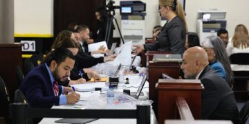 Comisión de Postulación para magistrados al TSE recibieron 181 expedientes de postulantes al cargo