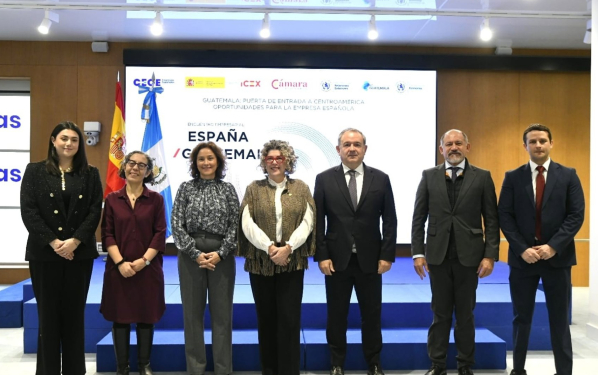 Mineco fortalece los alzos económicos y comerciales con España. / Foto: Mineco.