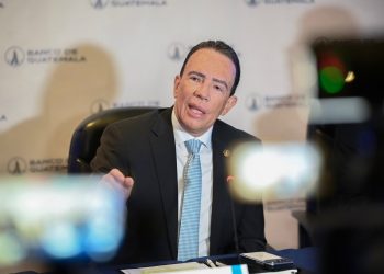 Conferencia de prensa del presidente del Banguat, Álvaro González Ricci