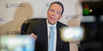 Conferencia de prensa del presidente del Banguat, Álvaro González Ricci