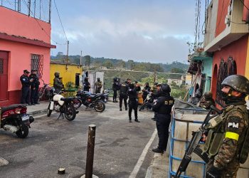 PNC realiza allanamientos en el barrio El Gallito. (Foto: PNC)