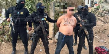 La PNC capturó a alias "Coche" terrorista de la mara salvatrucha capturado en allanamiento con droga. (Foto: PNC)