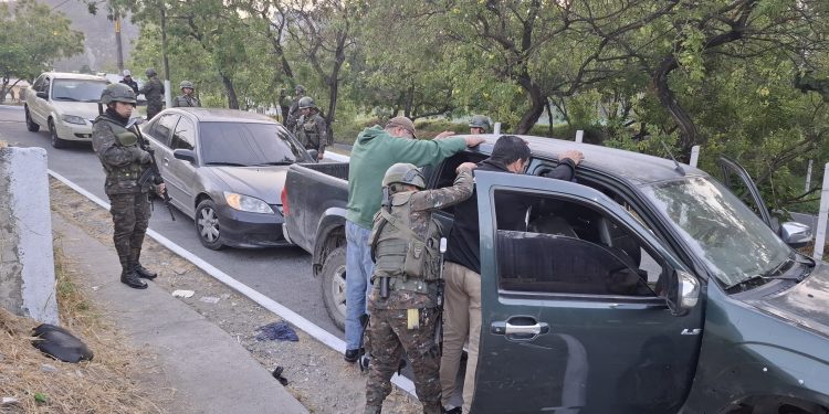 Ejército de Guatemala realiza operativos de control y puestos de registro en Villa Nueva. (Foto: Ejército de Guatemala)