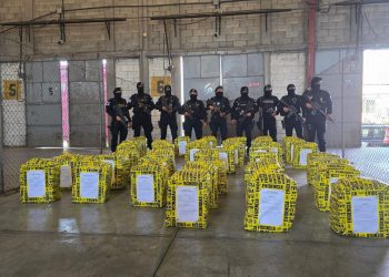 Autoridades reportan el hallazgo de mil 39 paquetes de presunta droga. (Foto: Mingob)