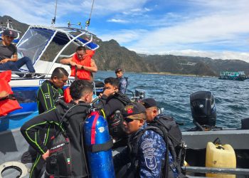 Ejército de Guatemala atiende emergencia acuática en el lago de Atitlán. (Foto: Ejército de Guatemala)