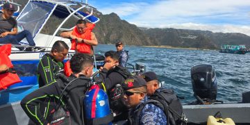 Ejército de Guatemala atiende emergencia acuática en el lago de Atitlán. (Foto: Ejército de Guatemala)