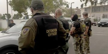 Organizaciones latinas en EE. UU. rechaza que militares participen en redadas antiimigrantes en ese país.