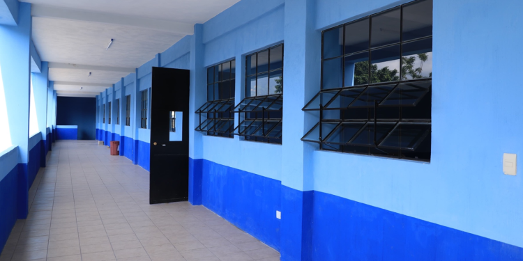 El Ministerio de Educación decidió suspender las clases este lunes para resguardar la seguridad de los estudiantes.