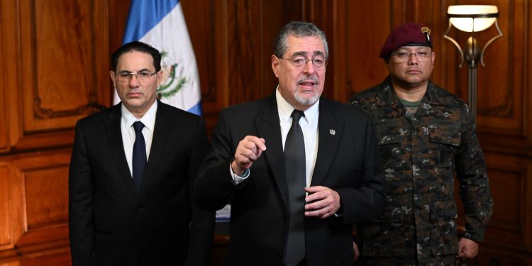 El presidente Bernardo Arévalo, durante mensaje en cadena nacional.