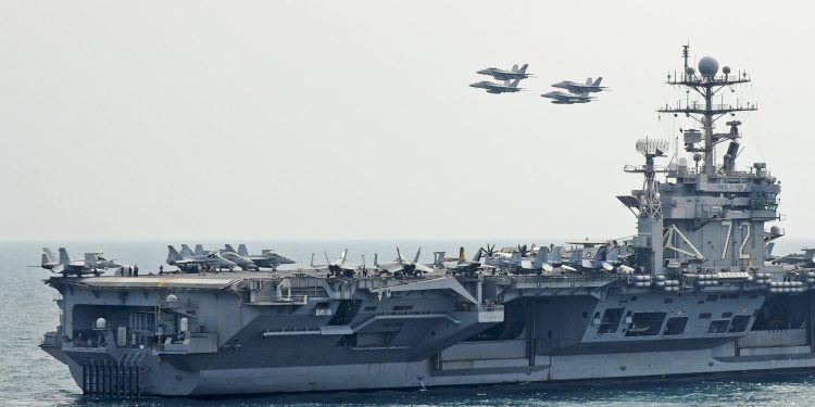 Uno de los portaaviones que integran la flota se dirigen al Oriente Medio a causa de tensiones con Irán.