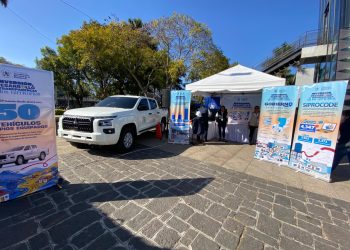 En el estand de la SCEP se muestra uno de los vehículos que forman parte de la nueva flotilla para supervisión de obras.