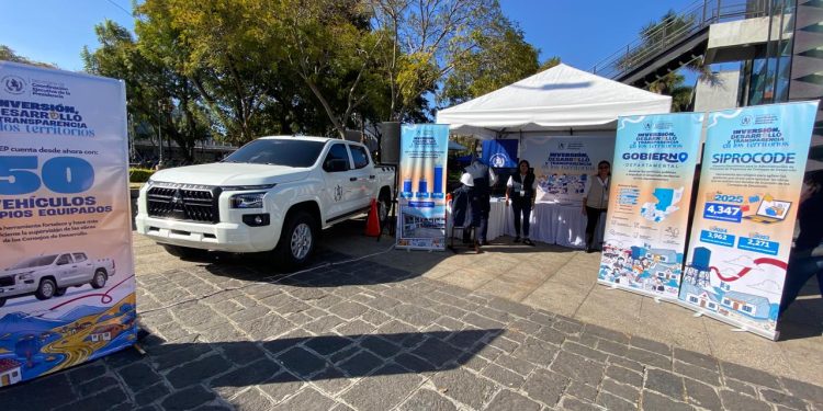 En el estand de la SCEP se muestra uno de los vehículos que forman parte de la nueva flotilla para supervisión de obras.