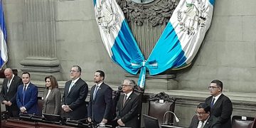 El presidente Bernardo Arévalo y presidentes de otros órganos del Estado participan en la sesión solemne del Congreso de la República.