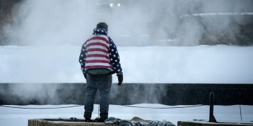 Aunque lo más fuerte de la tormenta invernal en EE. UU. ya pasó, unos 500 mil hogares continúan sin electricidad.