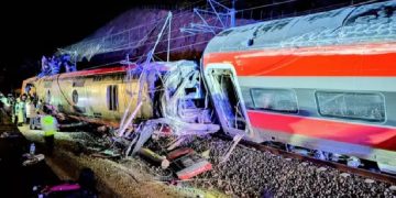 Un tren que de Málaga se dirigía a Puerta de Atocha, Madrid, descarriló e impactó contra otro que circulaba en sentido contrario.