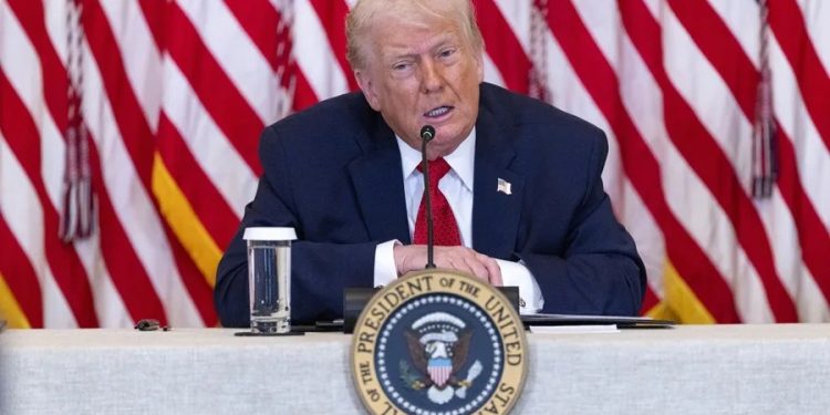 El presidente estadounidense Donald Trump intenta presionar por una acuerdo para la compra de la isla de Groenlandia, un territorio autónomo de Dinamarca.