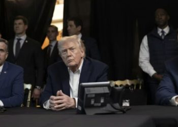 El presidente de EE. UU., Donald Trump, dijo que las autoridades interinas no están respondiendo como se espera.