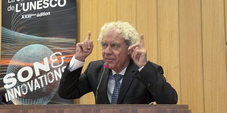 La IA generativa El presidente fundador de la Semana del Sonido de la UNESCO, Christian Hugonnet, durante su discurso inaugural en una conferencia de la Unesco sobre nuevas tecnologías.