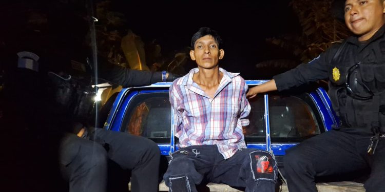 Capturado bajo las sospechas del crimen de su esposa y su hija. / Foto: PNC.