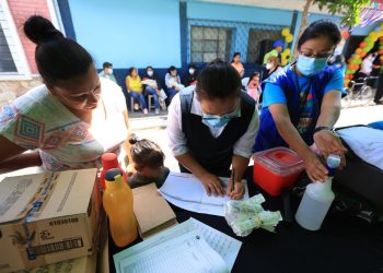 Salud refuerza acciones de vacunación y vigilancia comunitaria ante casos de sarampión en el país. (Foto: MSPAS)