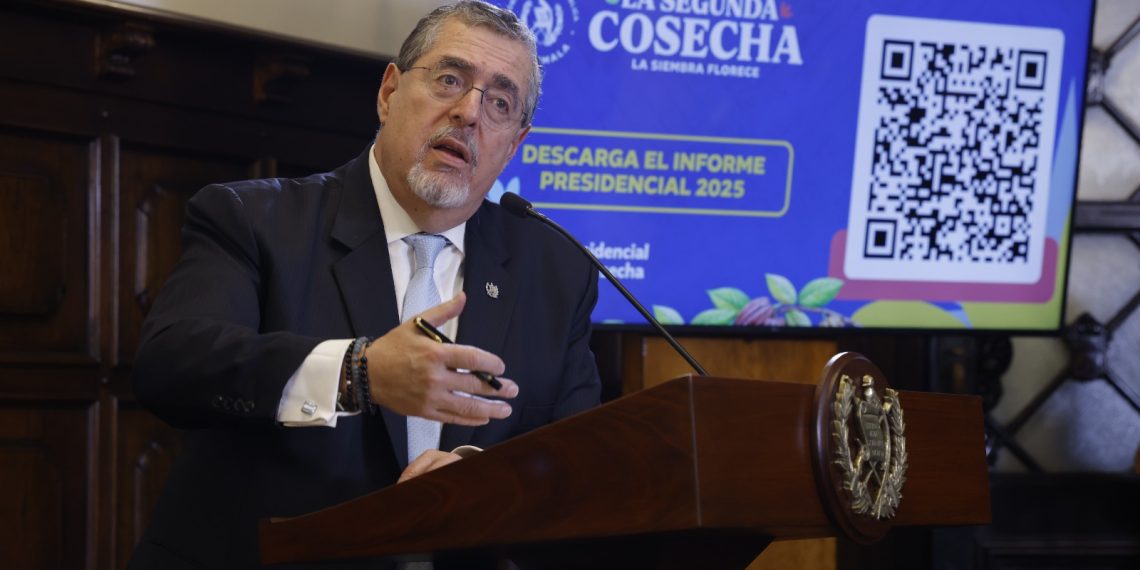 En conferencia de prensa, el presidente Bernardo Arévalo destacó los avances en inversión pública alcanzados. / Foto: Alex Jacinto.