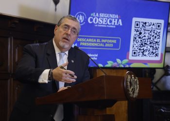 En conferencia de prensa, el presidente Bernardo Arévalo destacó los avances en inversión pública alcanzados. / Foto: Alex Jacinto.