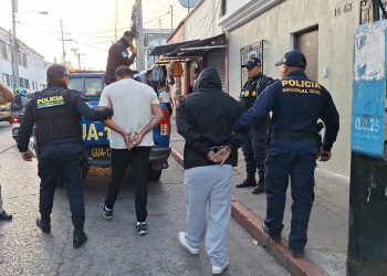 Taxistas piratas capturados. / Foto: PNC