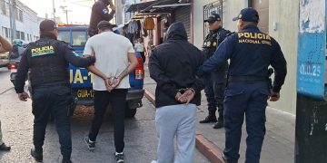 Taxistas piratas capturados. / Foto: PNC