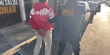 De acuerdo con las autoridades, las capturas se realizaron en seguimiento a diversas investigaciones relacionadas con amenazas dirigidas a comerciantes. / Foto: PNC
