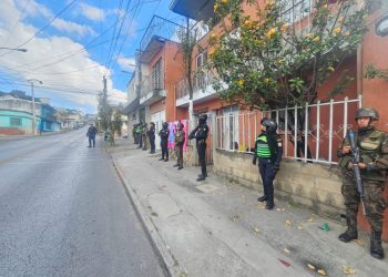 A estas acciones se sumó la participación de la élite motorizada de Tránsito de la PNC, que apoya a la Comisaría 12 y al Ejército de Guatemala en operativos. / Foto: PNC