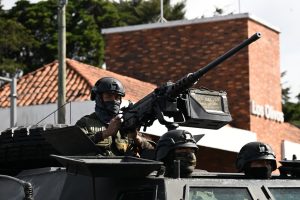 El Ejército desplegó vehículos blindados durante los operativos en la zona 18. / Foto: Byron de la Cruz.