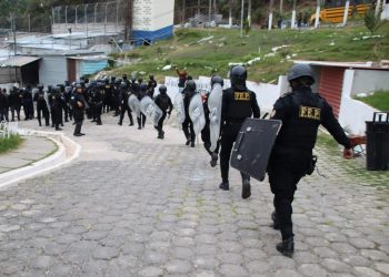 En el operativo participan investigadores de distintas unidades especializadas de la PNC, quienes brindan apoyo directo al Sistema Penitenciario. / Foto: PNC