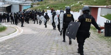 En el operativo participan investigadores de distintas unidades especializadas de la PNC, quienes brindan apoyo directo al Sistema Penitenciario. / Foto: PNC
