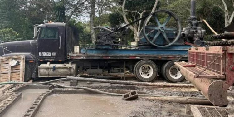 Avanza mejoramiento del sistema de agua potable en barrio La Fuente, en Moyuta
