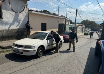 Encuentra vehículo con indicios que lo vinculan a ataque armado en contra de agentes de la PNC. (Foto: PNC)