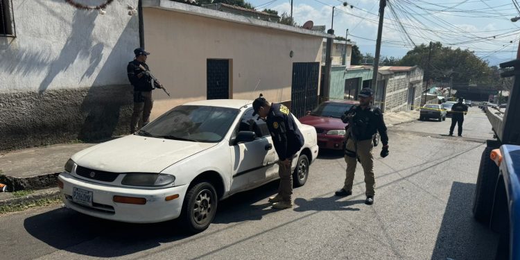 Encuentra vehículo con indicios que lo vinculan a ataque armado en contra de agentes de la PNC. (Foto: PNC)