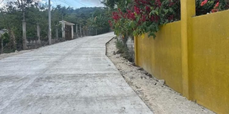 Trabajos de mejoramiento de la calle de ingreso a aldea Las Moritas, Jalpatagua