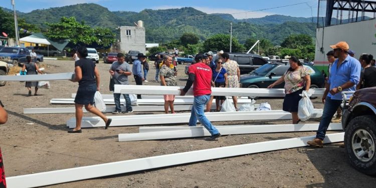 Entregan kits de captación de agua de lluvia en Jalpatagua, Jutiapa