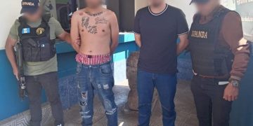 Expulsan a criminales salvadoreños hacia su país de origen./Foto: PNC.