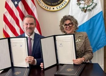 Guatemala y EE. UU. firman acuerdo para que productos guatemaltecos entren con arancel de 0%