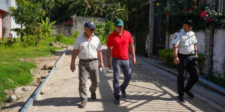Supervisan avances del proyecto de mejoramiento vial que beneficiará a comunidades de San Sebastián