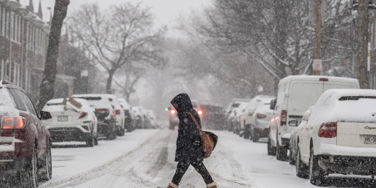 Gran tormenta deja a más de 700 mil hogares sin energía eléctrica en Estados Unidos
