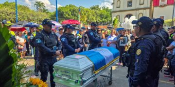 San Felipe, Retalhuleu, rinde homenaje y acto de despedida a agente policial que perdió la vida en cumplimiento del deber