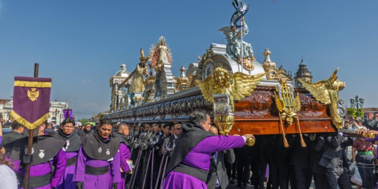Semana Santa, de trasfondo litúrgico, mueve a miles de guatemaltecos cada año. / Foto: MCD.