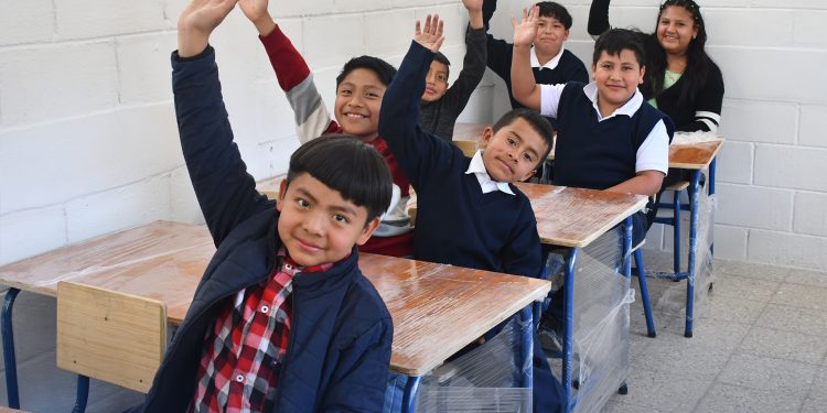 Histórica mejora educativa transforma la escuela primaria de Xinaxoj tras 44 años de espera