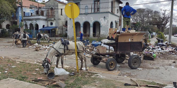 El asedio petrolero causó una crisis en el manejo de la basura en Cuba, por la falta de combustible. / Foto: EFE.