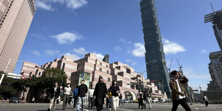 El ministro de Defensa de la República de China (Taiwán) expresó sus preocupaciones por el aumento de ejercicios militares de la República Popular de China en sus cercanías. / Foto: EFE.